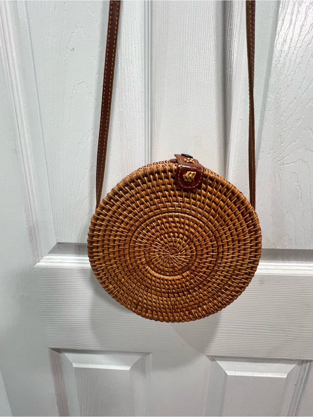 Round Woven Crossbody Bag in Natural Brown